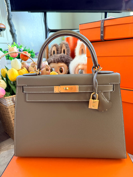 HERMES - KELLY SELLIER 28 ETOUPE EPSOM GOLD HARDWARE
